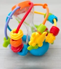 Playgro Speel En Leerbal - Grijp- En Bijtspeelgoed - Klikklak Geluiden - Spiegeltje - Kralen - Cilinder Met Rattelende Ballen 30 Playgro Speel En Leerbal - Grijp- En Bijtspeelgoed - Klikklak Geluiden - Spiegeltje - Kralen - Cilinder Met Rattelende Ballen -Happy Horse Winkel 1061x1200 2