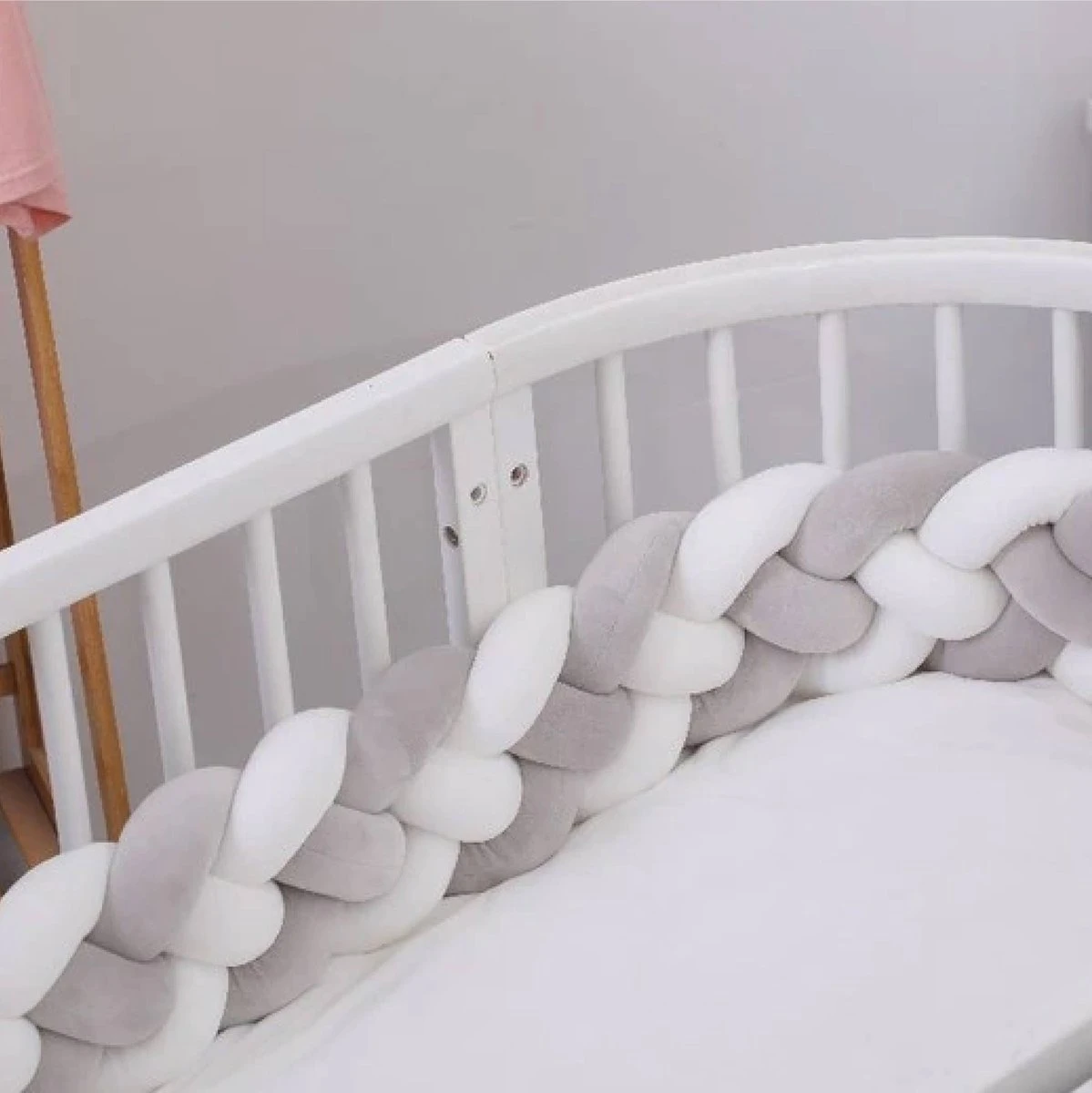 Bedbumper - Bedomrander - Bedbumper Ledikant - Bedbumper Gevlochten - Boxomrander - Babykamer Accessoires - 2 Meter - Katoen - Grijs/wit 6 Bedbumper - Bedomrander - Bedbumper Ledikant - Bedbumper Gevlochten - Boxomrander - Babykamer Accessoires - 2 Meter - Katoen - Grijs/wit - Afbeelding 4