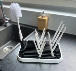 Nevi Afdruiprek Met Lekbak - Afdruipmat Voor 10 Flessen - Opvouwbaar Droogrek Babyfles - Inclusief Afwasborstel -Happy Horse Winkel 1200x1115