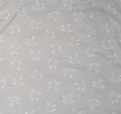 Steff - Parkomrander - Boxomrander 340x29 Cm - Print Schommelpaardjes - OEKO-TEX Standard 100 -Happy Horse Winkel 1200x1131 1