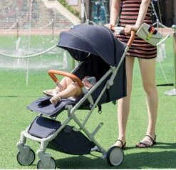 WOOSH New Buggy - Sand / Black - One Hand Folding - 3 Slaapstanden - Wandelwagen Tot 25 Kg - Regenhoes - Bekerhouder - Muggennet -Happy Horse Winkel 1200x1154 2