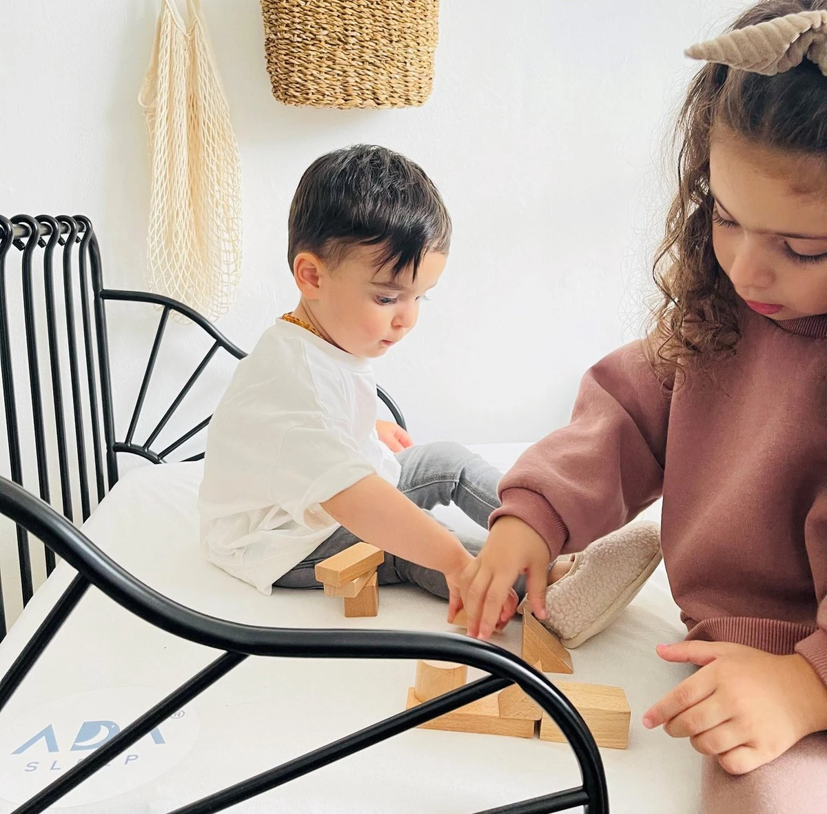 Ada Sleep Kids® - Baby Peuter En Kleuter - Ledikant Koudschuim Matras - 60x120 - Anti-allergisch - Wasbare Hoes 6 Ada Sleep Kids® - Baby Peuter En Kleuter - Ledikant Koudschuim Matras - 60x120 - Anti-allergisch - Wasbare Hoes - Afbeelding 4