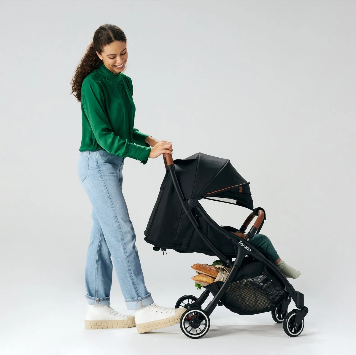 Lionelo Buggy Julie One - Kinderwagen Premium - Automatisch Opvouwen - Wandelwagen Tot 22 Kg - Comfortabele Zitje 15 Lionelo Buggy Julie One - Kinderwagen Premium - Automatisch Opvouwen - Wandelwagen Tot 22 Kg - Comfortabele Zitje - Afbeelding 13