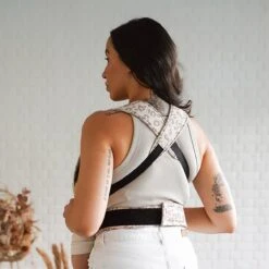 ROOKIE Baby Premium Draagzak- Design Buikdrager - Comfortabel En Ergonomisch - Pasgeboren Babydrager - Peuterdrager - Biologisch Katoen - Super Zacht - Unisex: Voor Mama En Papa (Leoprint Beige) -Happy Horse Winkel 1200x1198 17