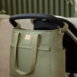 Nobodinoz Baby On The Go Luiertas Olive Green -Happy Horse Winkel 1200x1200 1069