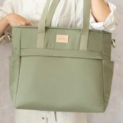 Nobodinoz Baby On The Go Luiertas Olive Green -Happy Horse Winkel 1200x1200 1076