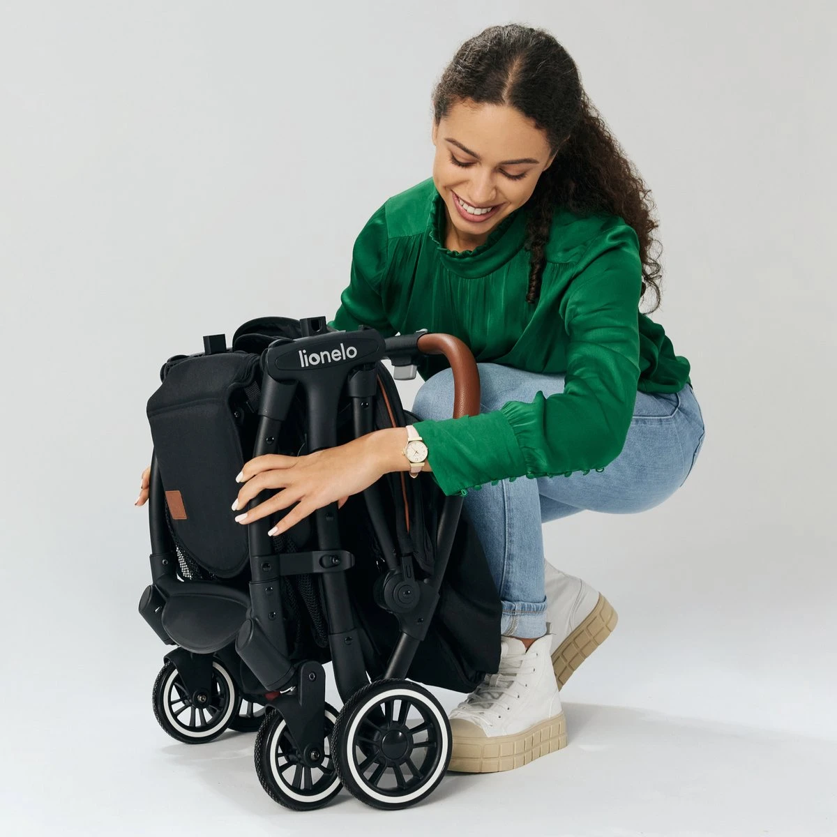 Lionelo Buggy Julie One - Kinderwagen Premium - Automatisch Opvouwen - Wandelwagen Tot 22 Kg - Comfortabele Zitje 7 Lionelo Buggy Julie One - Kinderwagen Premium - Automatisch Opvouwen - Wandelwagen Tot 22 Kg - Comfortabele Zitje - Afbeelding 5
