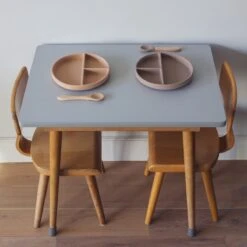 Kids Cultures | Baby Bord Met Zuignap Incl. Lepel | Kinderbord | Baby Bord | Kinderservies | Duo Beige + Taupe -Happy Horse Winkel 1200x1200 1543