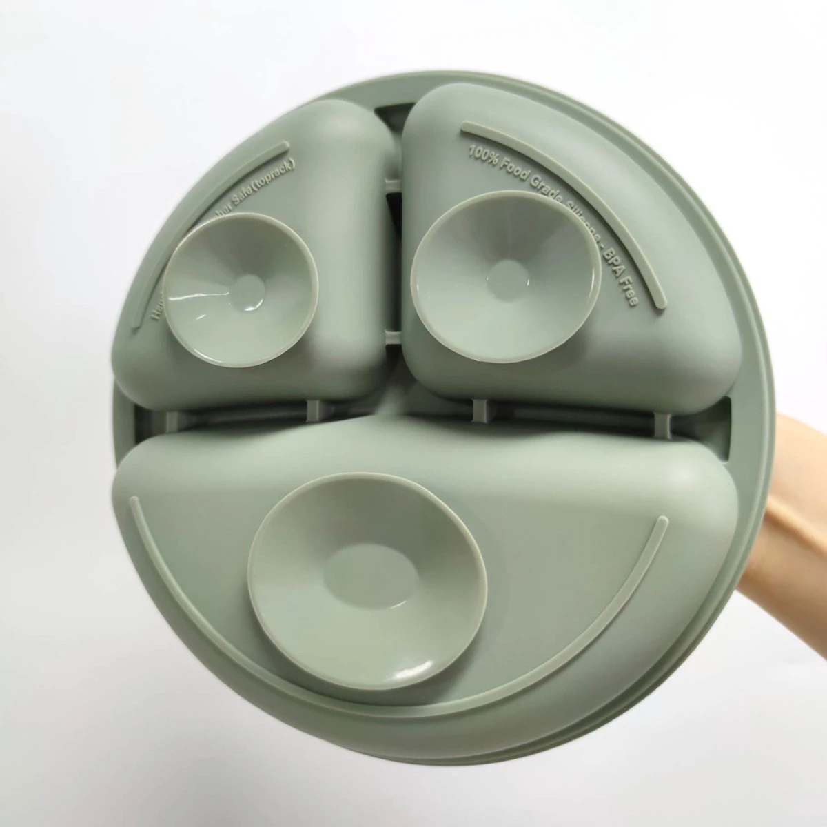 Baby-V® 4 Delig Siliconen Kinderservies Set Met Zuignap - Kinderbord Met Vakjes - Vaatwasserbestendig - Siliconen Servies Baby Met Zuignap - Kinderserviesset - Groen 5 Baby-V® 4 Delig Siliconen Kinderservies Set Met Zuignap - Kinderbord Met Vakjes - Vaatwasserbestendig - Siliconen Servies Baby Met Zuignap - Kinderserviesset - Groen - Afbeelding 3