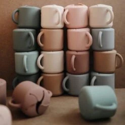 Mushie Siliconen Snack Cup | Shifting Sand | Snack Beker | Kids -Happy Horse Winkel 1200x1200 1570