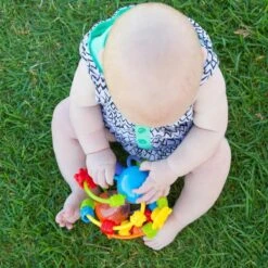 Playgro Speel En Leerbal - Grijp- En Bijtspeelgoed - Klikklak Geluiden - Spiegeltje - Kralen - Cilinder Met Rattelende Ballen 33 Playgro Speel En Leerbal - Grijp- En Bijtspeelgoed - Klikklak Geluiden - Spiegeltje - Kralen - Cilinder Met Rattelende Ballen -Happy Horse Winkel 1200x1200 380