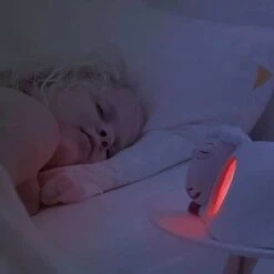 Zazu Sam Slaaptrainer - Met Nachtlamp Functie En Slaaptimers - Grijs / Wit -Happy Horse Winkel 1200x1200 889