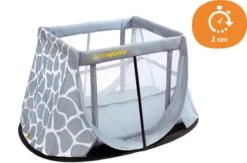 AeroMoov Instant Travel Cot Reisbed - Giraph Sky -Happy Horse Winkel 1200x790 1