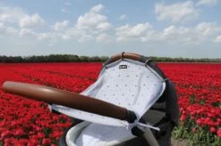 Dooky Universal Cover Zonnescherm Kinderwagen - Light Grey Crowns -Happy Horse Winkel 1200x799 21