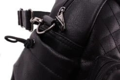 Kidzroom Vision Of Love Luiertas - Zwart - Verschoonmatje - Verstelbare Schouderband -Happy Horse Winkel 1200x800 232