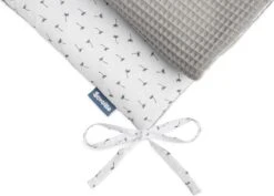 Sensillo Baby Bedbumper - Bedomrander - Anti Stootrand Ledikant - Bed Zijbeschermers - 180x30cm - Wafel Grijs Paardenbloemen -Happy Horse Winkel 1200x862