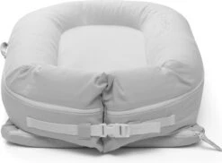 DockAtot Sleepyhead Deluxe+ Cloud Grey Grijs Babynestje - Ademend Materiaal - 0 Tot 8 Maanden -Happy Horse Winkel 1200x884 1