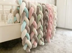 IL BAMBINI Gevlochten Baby Bed Bumper Treccia - Bedomrander - Box Omrander - Hoofdbeschermer - Boxrand - Bedbumper - Stootrand - Boxomrander - (3 Meter) Wit -Happy Horse Winkel 1200x899 3