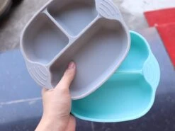 Handig Siliconen Bordje Met Vakjes En Zuignap | Kinderservies |Babybordje | Kinderbordje | Kleur Groen | BPA En PVC Vrij Bord -Happy Horse Winkel 1200x901