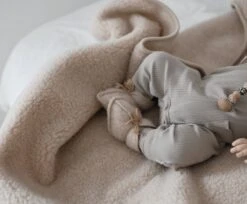 WOLLIES Amsterdam - Wieg Deken - Amandel - Merino Wol - 75 X 100 CM -Happy Horse Winkel 1200x992 2