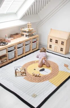 Love By Lily - Groot Speelkleed - Mr. Chairman Lion - 200x150cm -Happy Horse Winkel 780x1200 1