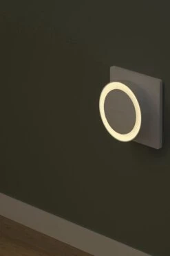 Merkloos Yeelight YLYD11YL LED Nachtlampje - Plug-In - Nachtverlichting Met Ultramoderne Sensoren - Energiezuinig - Voor Kinderen En Volwassenen - Voor Slaapkamer, Badkamer, Keuken, Hal, Trappen -Happy Horse Winkel 795x1200 3