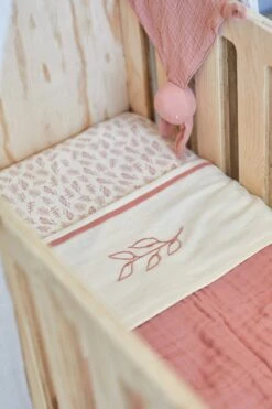 Jollein Baby Hoeslaken Ledikant Jersey 60x120cm - Meadow - Rosewood -Happy Horse Winkel 799x1200 16