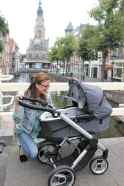 Dooky Universal Cover Zonnescherm Kinderwagen - Grey Stars -Happy Horse Winkel 799x1200 44