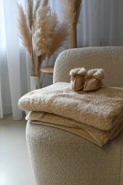 WOLLIES Amsterdam - Wieg Deken - Amandel - Merino Wol - 75 X 100 CM -Happy Horse Winkel 800x1200 97