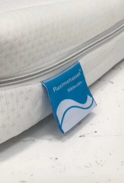 Ledikant Matras 60x120 X14cm Koudschuim Hybrid Matras Met Anti-allergische Wasbare Hoes / Tijk Met Rits 12 Ledikant Matras 60x120 X14cm Koudschuim Hybrid Matras Met Anti-allergische Wasbare Hoes / Tijk Met Rits -Happy Horse Winkel 817x1200