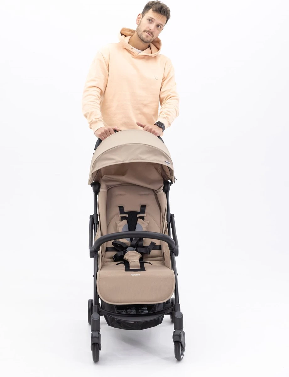 Hamilton By Yoop X1 Plus Buggy – Nieuw, Hoger, Uitgebreider 2023 Model – Premium Stroller Met One Hand Folding Technologie – Kaki – Lichte, Verstelbare En Wendbare Kinderwagen Met Vele Gemakken 19 Hamilton By Yoop X1 Plus Buggy – Nieuw, Hoger, Uitgebreider 2023 Model – Premium Stroller Met One Hand Folding Technologie – Kaki – Lichte, Verstelbare En Wendbare Kinderwagen Met Vele Gemakken - Afbeelding 17