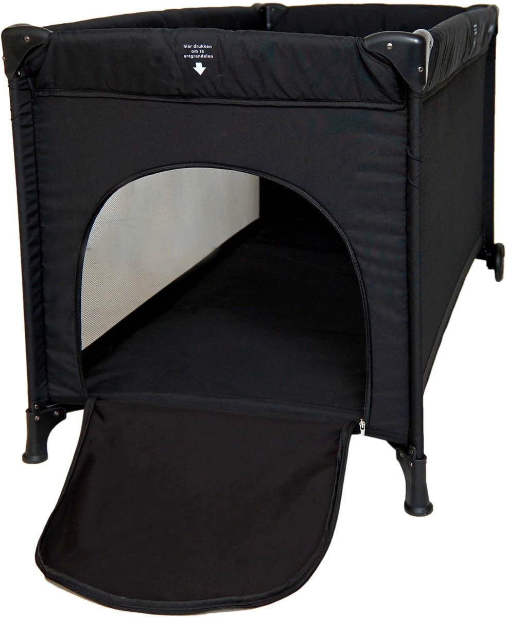 Prénatal Luxe Campingbedje Met Bodemmatras - Inclusief Draagtas - Inklapbaar Baby Campingbed - Met Wieltjes En Kruipluik - 120 X 60 Cm - Zwart 6 Prénatal Luxe Campingbedje Met Bodemmatras - Inclusief Draagtas - Inklapbaar Baby Campingbed - Met Wieltjes En Kruipluik - 120 X 60 Cm - Zwart - Afbeelding 4